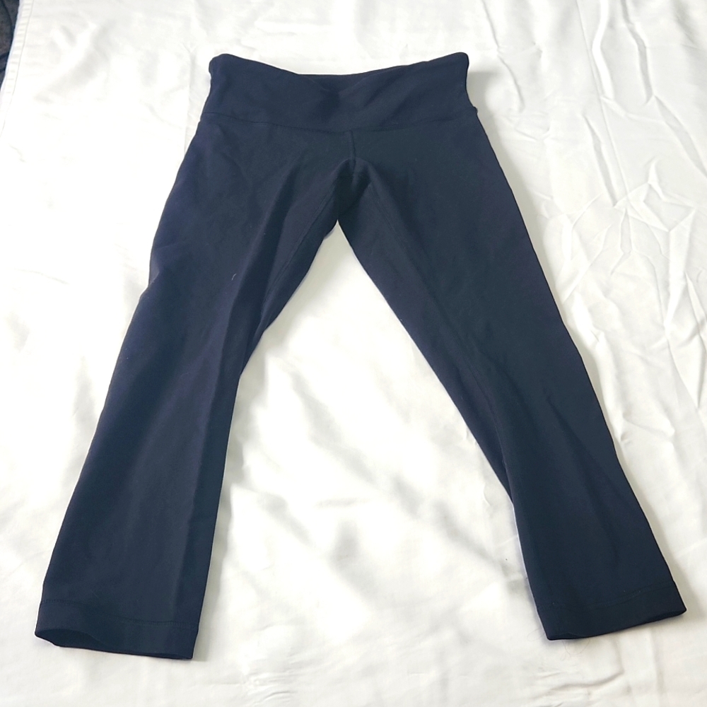 Lululemon black capri leggings
